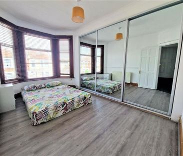 2 Bed End Terrace, Elmstead Road, IG3 - Photo 1