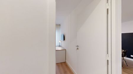 ANJOU RO Roommate 4 Bedrooms at Saint Nazaire - Photo 4