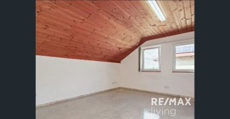 Stunning & Spacious 3 Bedroom Home - Photo 5