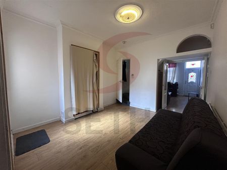 Roberts Road, LE4, Leicester - Photo 2