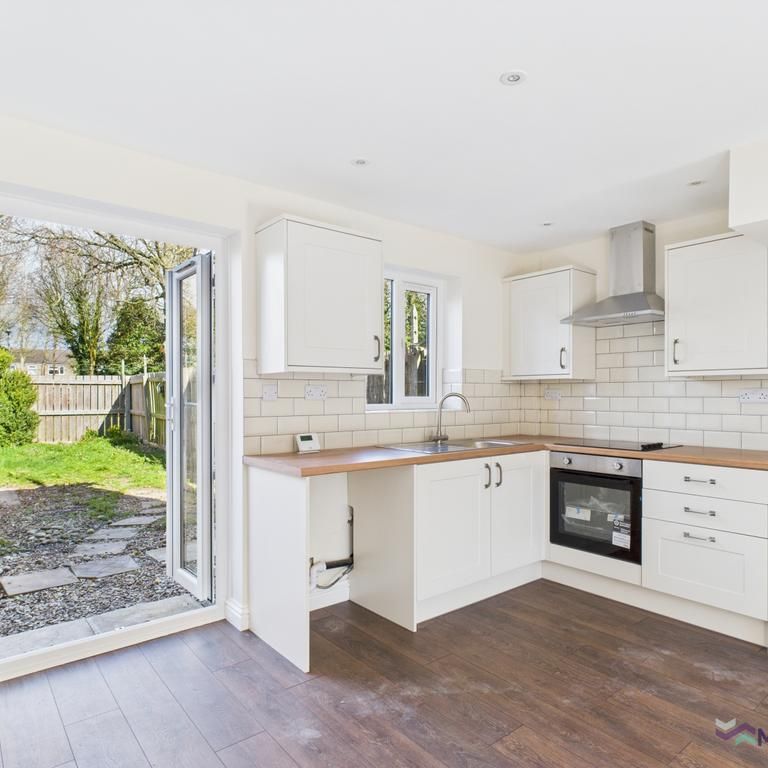 2 bedroom end of terrace house to rent - Photo 1