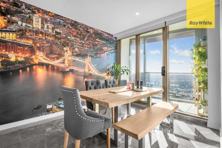 LUXURIOUS THREE BEDROOM SKY-HIGH LIVING WITH WRAPAROUND VIEWS - Photo 5