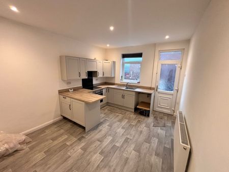 2 bed Terraced - To Let - Photo 4