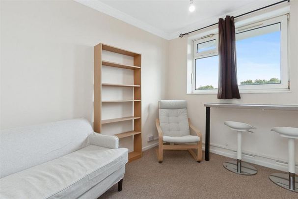 3 bedroom flat to rent - Photo 1