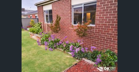 FAMILY ENTERTAINER! - Photo 5