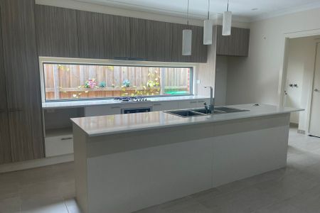 60 Highmount Drive, Hampton Park VIC - Photo 4