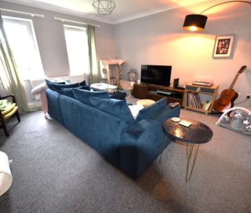 2 bedroom Flat in Flat 6, Leeds - Photo 1