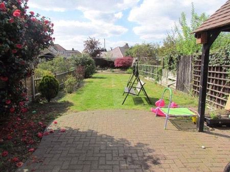 3 bedroom terraced house to rent - Photo 4