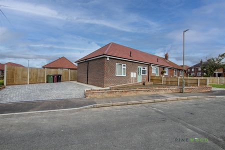 1 BEDROOM Bungalow - Semi Detached - Photo 3