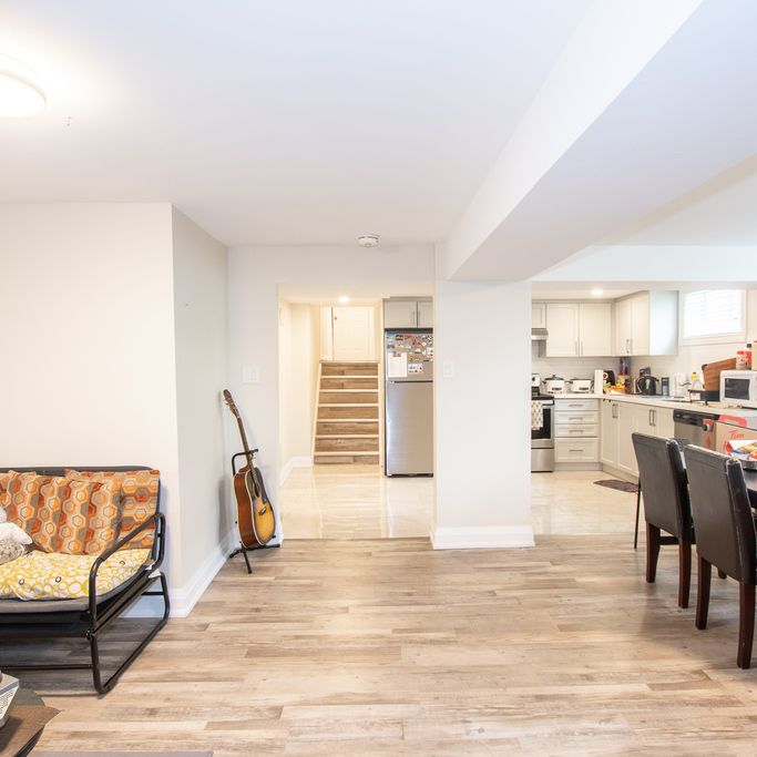 Spacious 3 Bedroom Unit off of Upper Gage!! - Photo 1