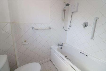 Summerdown Court, White Horse Way, Westbury, BA13 - Photo 2