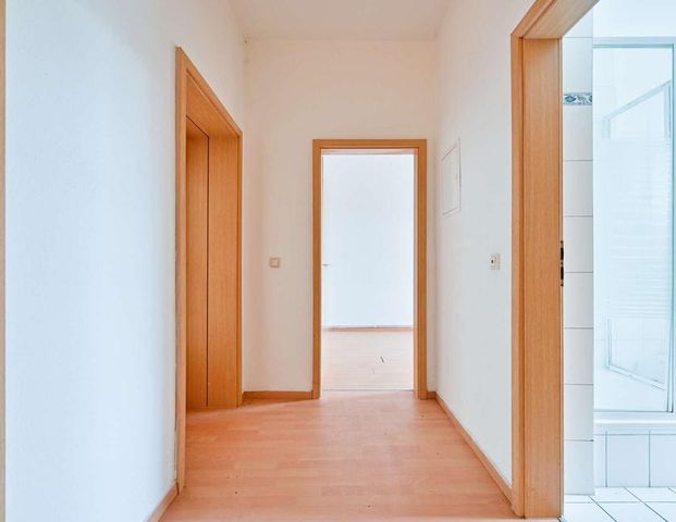 Charmante 2-Raum-Wohnung im Erdgeschoss eines denkmalgeschützten Hauses in Chemnitz-Gablenz! - Photo 1