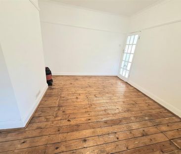 4 bedroom semi-detached house to rent - Photo 2