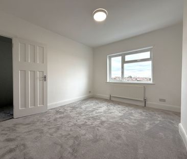 Newly refurbished 3/4 bedroom house with garden, Kenwyn Drive, Lond... - Photo 2