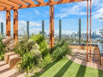 Luxurious One-Bedroom Apartment with Expansive Study and Stunning Harbour Views - Photo 2