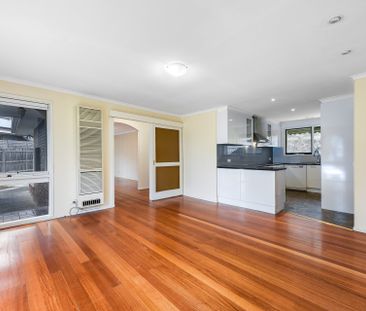 7 Raphael Court, Scoresby - Photo 2