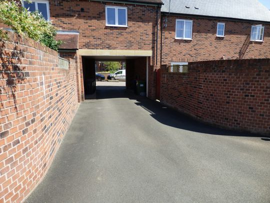 Terraced House to rent on - Photo 1