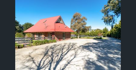 - COUNTRY LIVING - - Photo 3