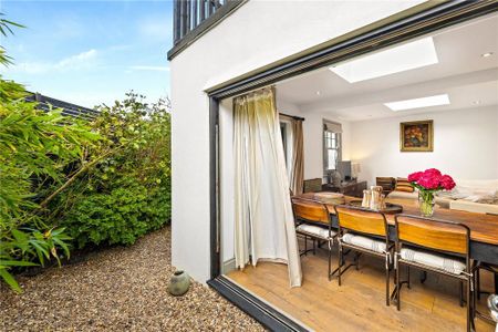 4 bedroom end of terrace house to rent - Photo 5