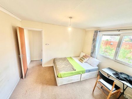 Room in a Shared House, Ivy Road, E16 - Photo 3
