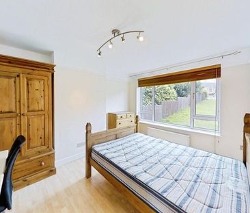 4 bedroom semi-detached house to rent - Photo 3