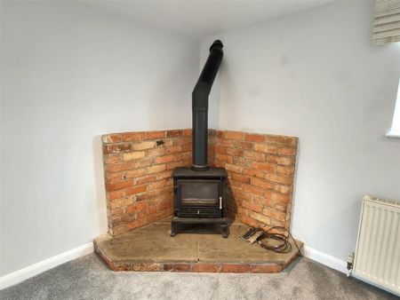 2 bedroom semi-detached house to rent - Photo 3