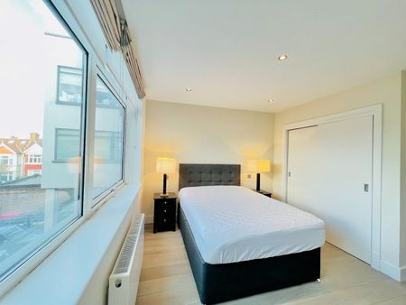 1 Bed Flat, Arthur Road, SW19 - Photo 3
