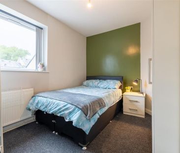 8 bedroom private hall to rent - Photo 2