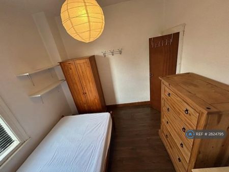 4 bedroom terraced house to rent - Photo 3