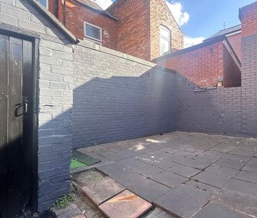 2 bedroom terraced house to rent - Photo 4