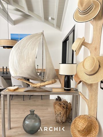 Architecture Basco-Landaise, cette maison Gaume d'environ 210 m2 est bâtie sur un beau terrain arboré de 1 500 m2, dans le quartier de Pyla sur Mer à deux minutes à pied de la plage. - Photo 3