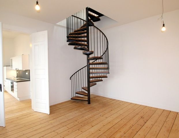 Hochwertige Wohnung im Dachgeschoss mit Balkon und Einbauküche - nahe der Innenstadt - Photo 1