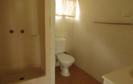 2 Bedroom lowset brick unit close to the Goose Ponds!! - Photo 4