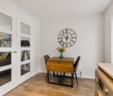 2 bedroom semi-detached house to rent - Photo 6