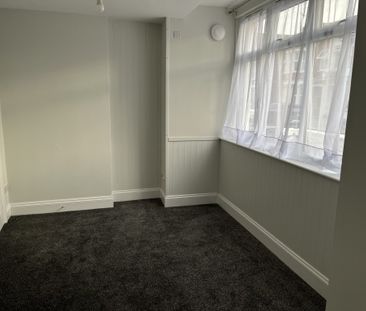 Recently Refurbished Ground Floor Flat available TO LET in Westclif... - Photo 4