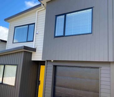 Three bedroom with a study in Bucklands Beach - Photo 4