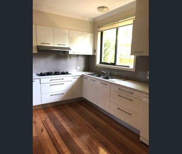 Walk to Glen Waverley Station/Shops - Glen Waverley Secondary Zone.... - Photo 4