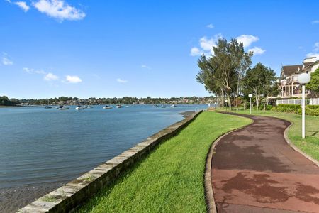 4 bedrooms townhouse in the landmark Pelican Point complex! - Photo 3