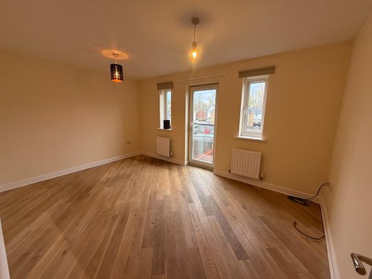 3 Bed House - Terraced - Photo 1