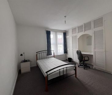 3 bedroom private hall to rent - Photo 2
