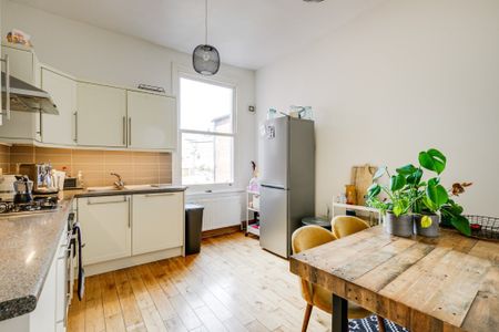 3 Bedroom Flat To Let - Photo 2