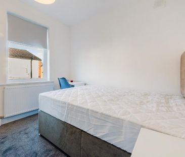 4 bedroom terraced house to rent - Photo 4
