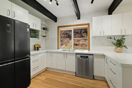 Sunlit Family Retreat - Photo 2