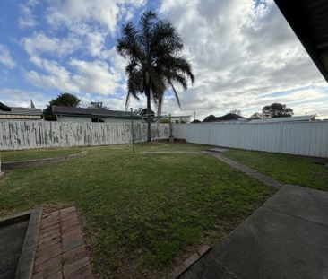 Spacious 3 Bedroom Family Home in a Convenient Location - Photo 5