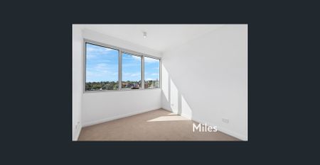 BOUTIQUE TWO BEDROOM APARTMENT WITH STUNNING VIEWS! - Photo 2