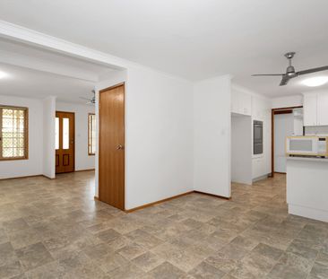 Charming three-bedroom home - Photo 2