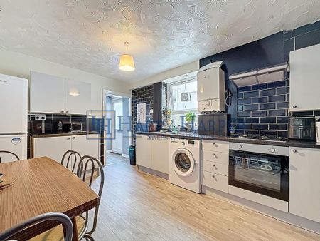 4 bedroom terraced house to rent - Photo 5