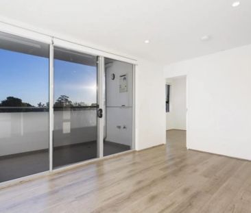 Modern and Sophisticated One Bedroom Apartment - Photo 5
