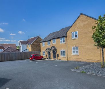 3 bed House - Mid Terrace To Let - Photo 2