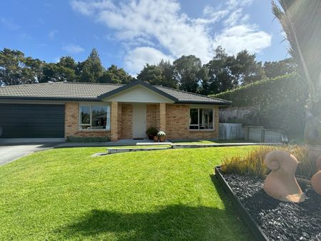 Executive Home in Pukenui Estate - Photo 2